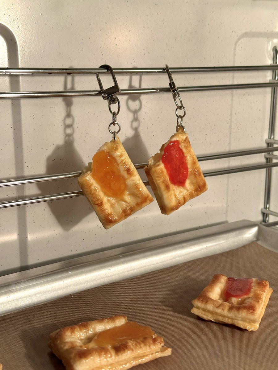 오늘 간식 베이킹은 먹다 만 후렌치 파이 ,, 
는 아니고 키링을 만들었습니당