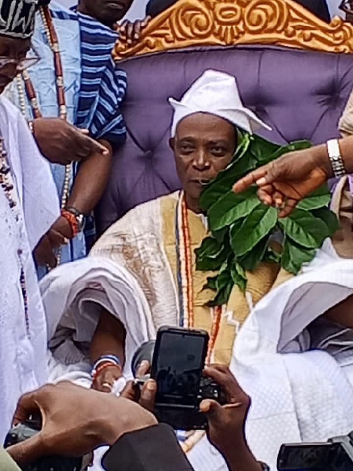 PrincekoladeB's tweet photo. Confirmed..
May the reign of Imperial Majesty Ọba Rashidi Adewọlu Ladọja be blessed with peace in our homes and abundance in our lives 🙏🙏
Congratulations to all ibadan indegins both Home and Diasporans ✍️❤️

princekoladebalo@gmail.com
#Mapohall #BBNaijaS10 #BBNaija #Dangote https://t.co/iuKcdFrXGV
