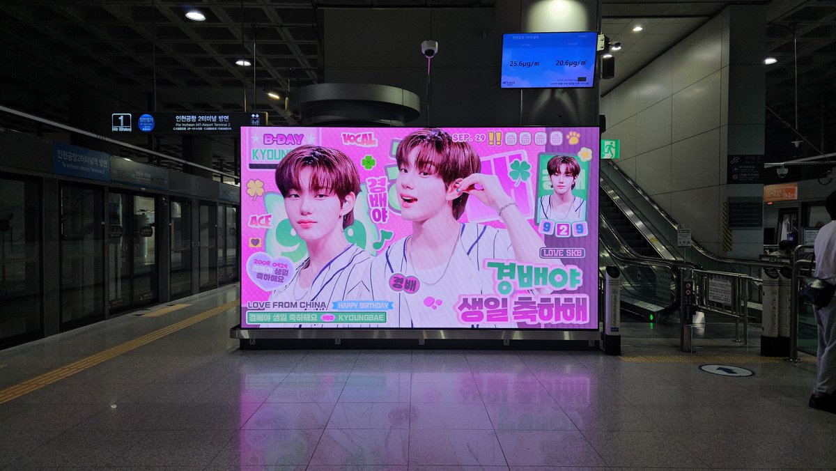 SKB_Michstbae's tweet photo. 𝑯𝑨𝑷𝑷𝒀 𝑲𝒀𝑶𝑼𝑵𝑮𝑩𝑨𝑬 𝑫𝑨𝒀 

⏰9.26 - 10.3

✈️인천공항 T1역 지하 4층 승강장

LOVE FROM CHINA

Special thanks photo©️BIRD_0929bae/Heal_skb0929

#서경배 #경배 
#SEOKYOUNGBAE #KYOUNGBAE
#CLOSEYOUREYES #클로즈유어아이즈 https://t.co/SPH1OheRAd