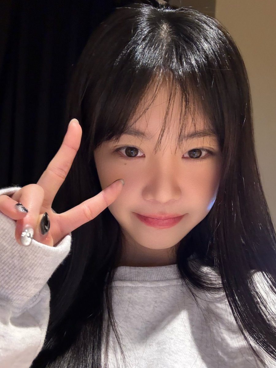 🍒 : my name is s.coups !
🐰 : my name is miyeon ! 
🐈‍⬛ : my name is minnie ! 
🦊 : my name is soojin ! 
🐰 : SOO? JIN? SOO SOO SOOJIN???!!! 
🐈‍⬛ : SEO SOOJIN???!!! 
🦊 : miyeon eonnie? minnie eonnie? 
* crying *
🐰 &amp; 🐈‍⬛ : * hugging soojin *
🦊 : eonnie * crying *
🍒 : ಥ⁠.ಥ