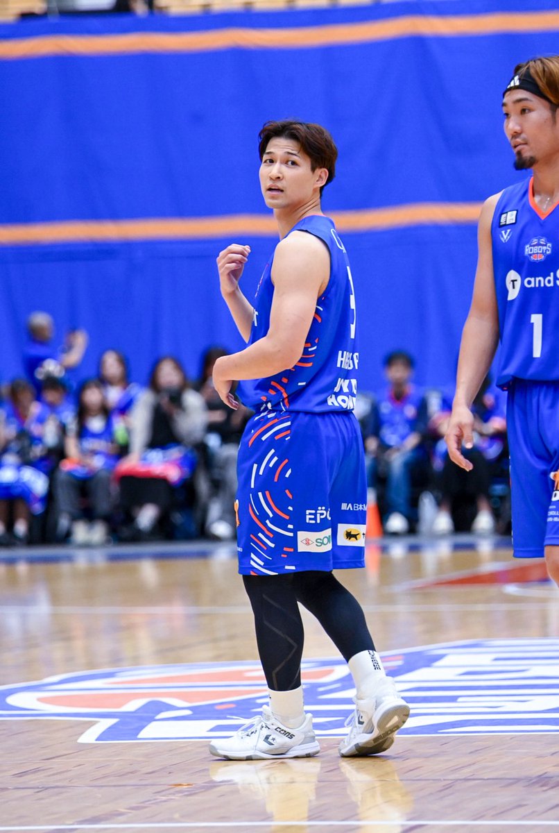 _ls2q's tweet photo. オンコートの長谷川さん大好きです💖

#長谷川暢
#茨城ロボッツ https://t.co/o6VfDvLh5k