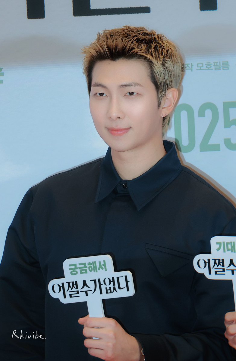 rki_vibe613's tweet photo. 250922 𝑷𝒓𝒆

어쩔수가없다 VIP

#방탄소년단 #BTS 
@BTS_twt

#김남준 #남준 #RM #알엠 https://t.co/IbbITjQzDK