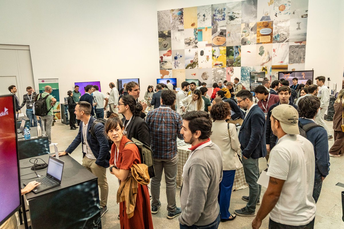 V3rtice's tweet image. Cerramos nuestra participación en #DATAlife con una jornada inolvidable. Un evento de aprendizajes, conexiones y mucha innovación:
👉 Charlas que inspiran
👉 Networking real 
👉 Presentaciones que abren camino 

Además, acercando la tecnología a la #EspañaVaciada