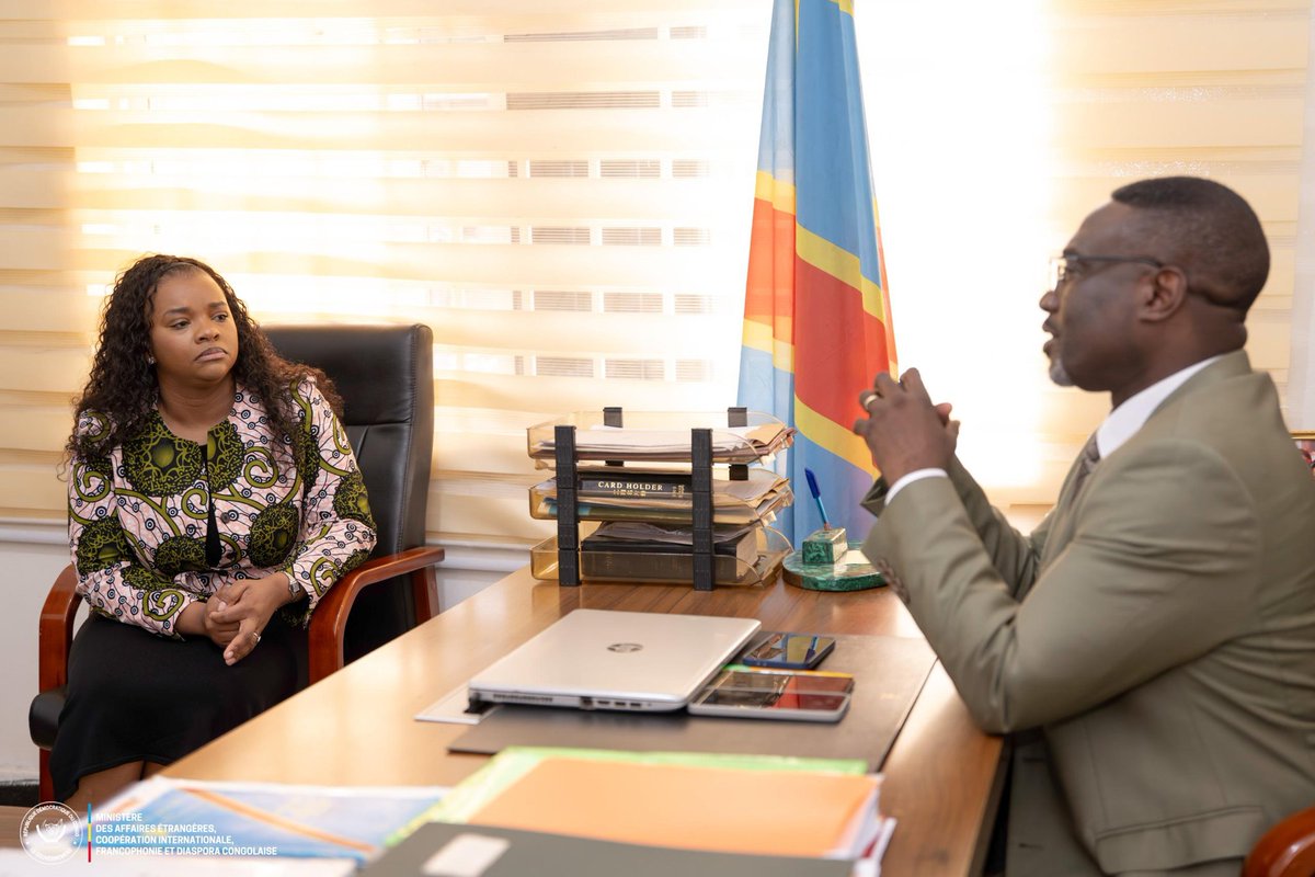 RDC • Affaires Etrangères 🇨🇩 (@rdc_minafet) on Twitter photo 📍 Kolwezi, jeudi 25 septembre 2025, la Vice-Ministre des Affaires étrangères, Noella Ayeganagato Nakwipone (<a href="/Ayeganagato_N1/">Noella Ayeganagato Nakwipone</a>), a effectué une visite au centre de capture des passeports biométriques de Kolwezi.
Cette visite avait pour objectifs de :
✅ évaluer l’effectivité des 📍 Kolwezi, jeudi 25 septembre 2025, la Vice-Ministre des Affaires étrangères, Noella Ayeganagato Nakwipone (<a href="/Ayeganagato_N1/">Noella Ayeganagato Nakwipone</a>), a effectué une visite au centre de capture des passeports biométriques de Kolwezi.
Cette visite avait pour objectifs de :
✅ évaluer l’effectivité des