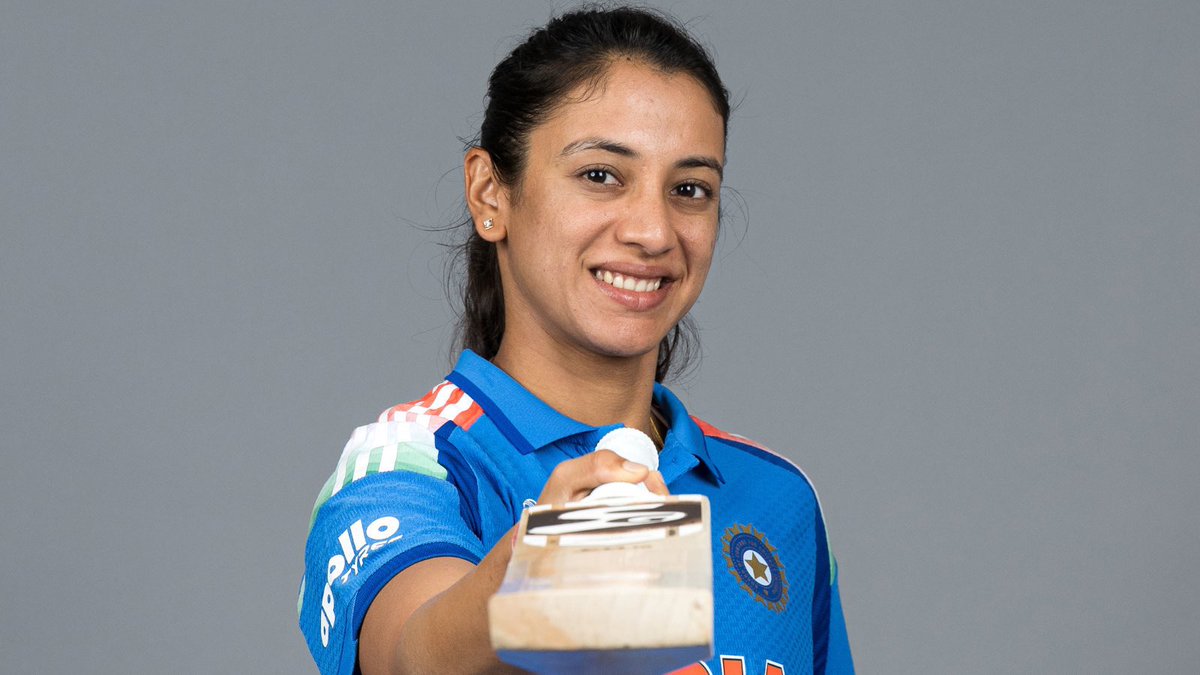 ImSarvada's tweet image. Opponents: How to stop Mandhana? 🤔
Mandhana: First, stop staring at the jersey shoot 📸💙
#SmritiMandhana #CWC #TeamIndia