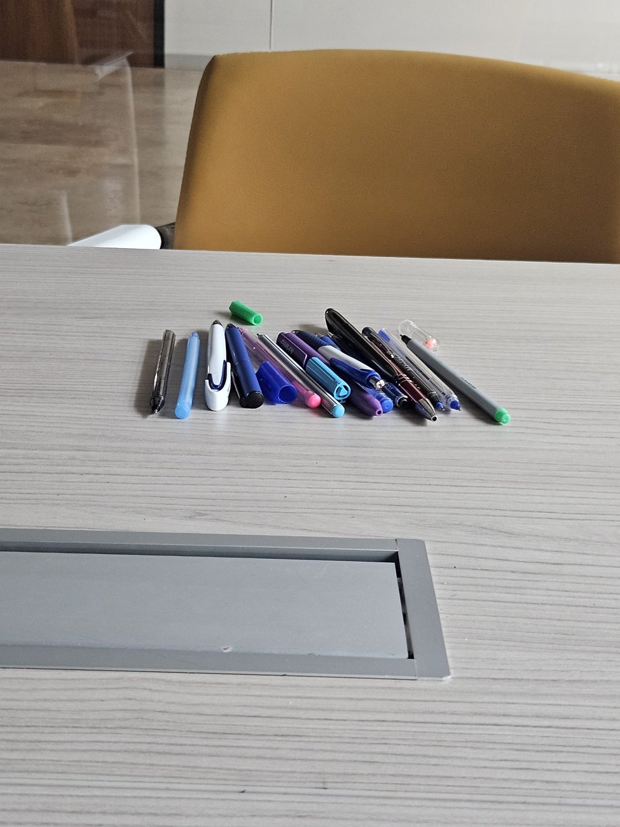 Kaybolan imza kalemleriniz burda olabilir m5 üst kattaki çalışma masasına koşun