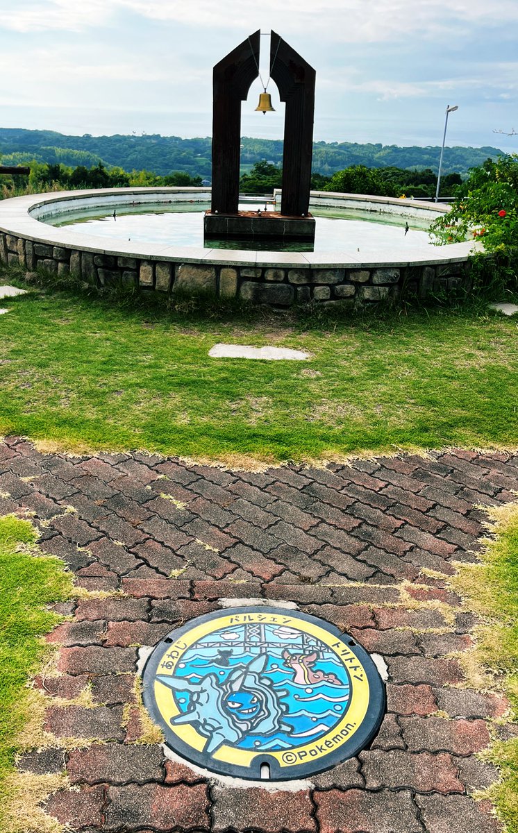 아와지섬에서 루기아를 보고 포켓몬맨홀의 존재를 알게되었고 
그길로 바로 아와지섬의 맨홀을 전부 제패한 모습🚗