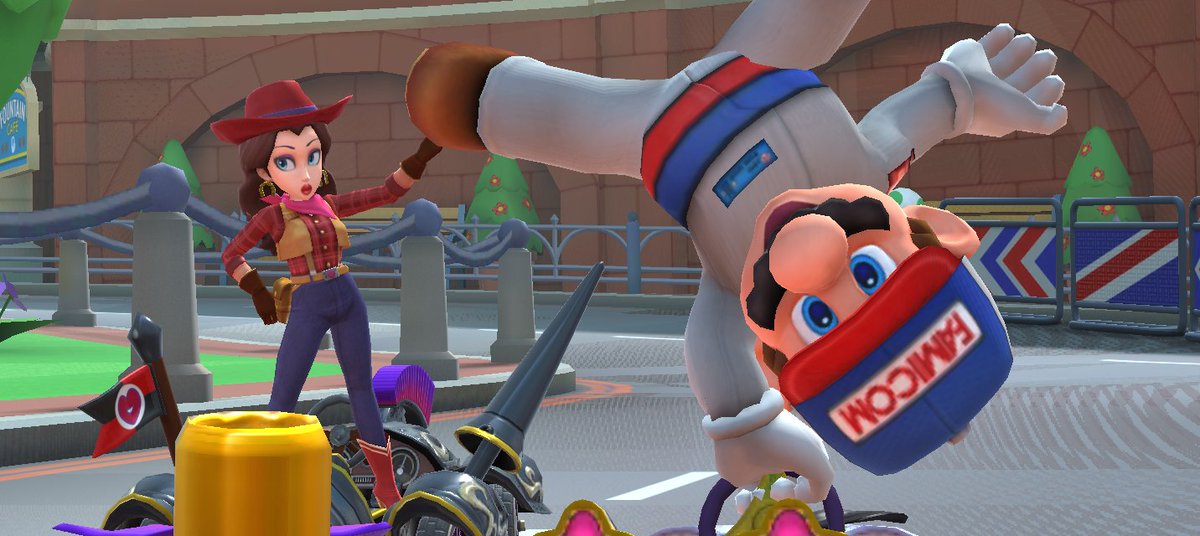 LittleNova20's tweet image. Pauline (Cowgirl) at London Loop 3.♥️🤠
#Pauline #MarioKartTour #MarioKart
(1/2)