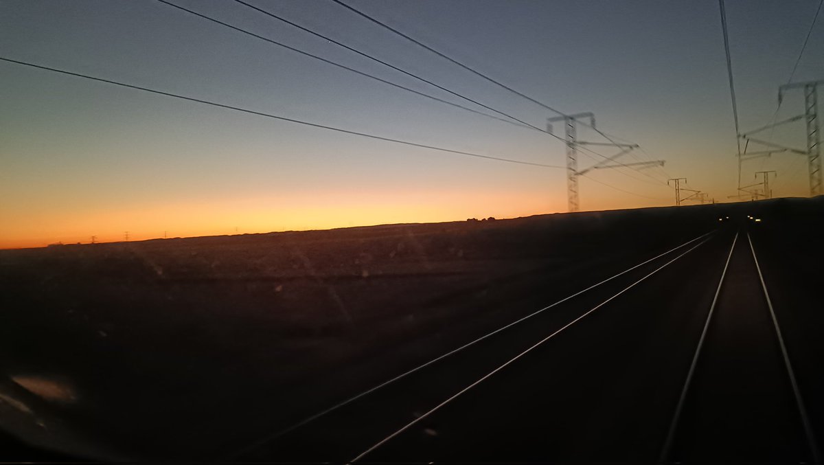 Amaneceres y un rayo de luz.
Caminos de Hierro.