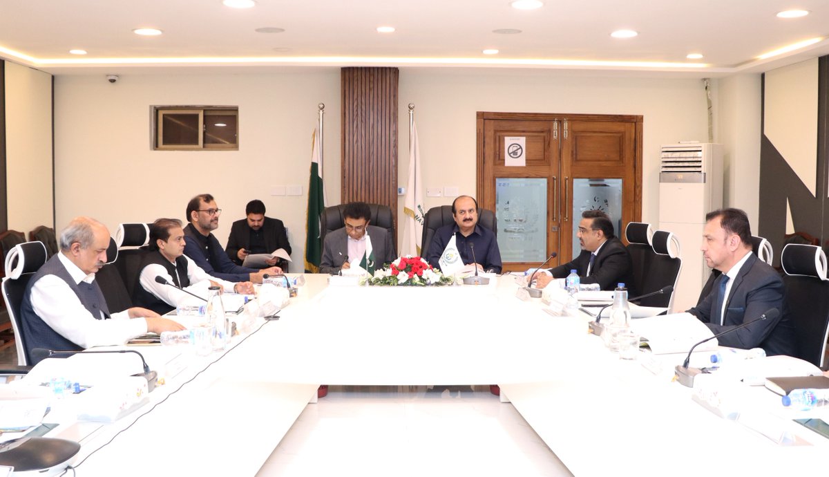 NAVTTCOfficial's tweet image. NAVTTC convened 6th Program Steering Committee meeting at its Headquarters, Islamabad, chaired by Dr. Khalid Maqbool Siddiqui, Federal Minister MOFEPT, &amp;amp; Rana Mashood Ahmad Khan, Chairman PMYP. ED Muhammad Aamir Jan briefed on progress and initiatives.

#NAVTTC #SkillsForFuture
