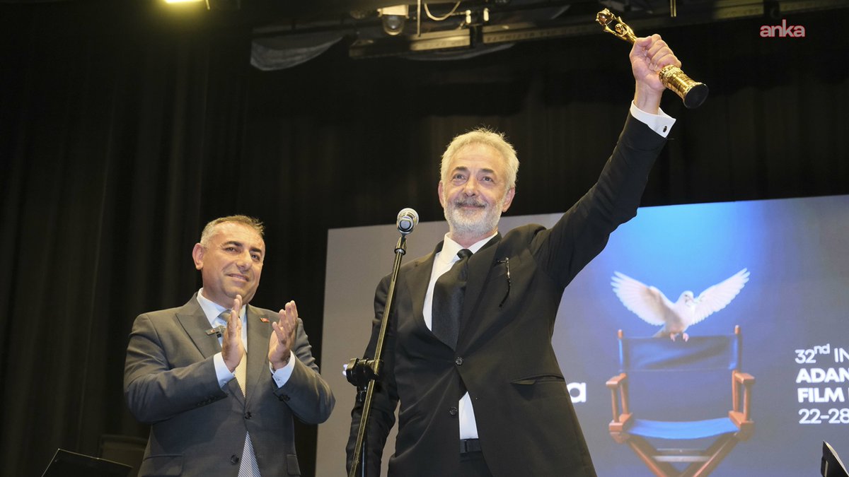 Mehmet Aslantuğ: Ödülümü Zeydan Başkan adına alıyorum!
cumhuriyet.com.tr/turkiye/mehmet…