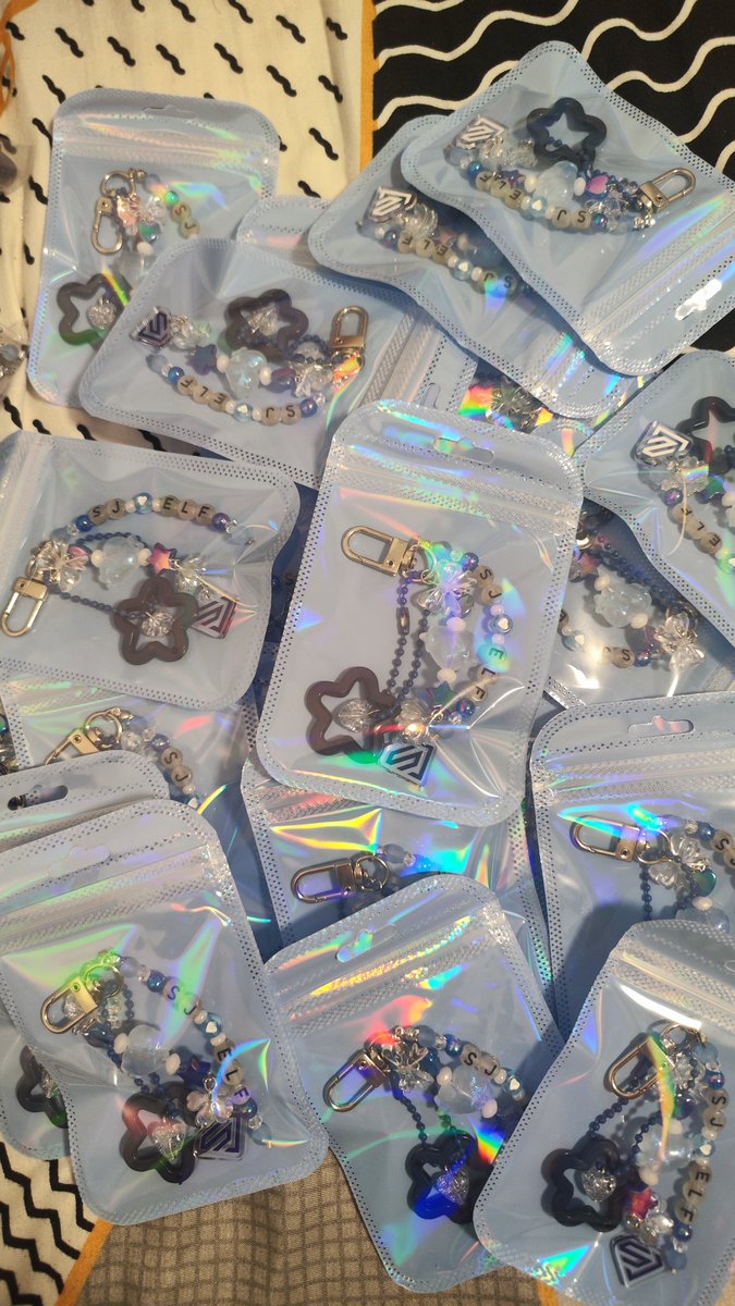 chrstnm_mntsrhc's tweet photo. Almost done packing ☺️💙

Strictly 1:1
Location : TBA 

Open for trades, dm na lang.

Note : Sa mga makakakuha ng keychain kung gusto nyong umilaw yung mga luminous beads, recharge nyo lang sila sa sunlight, flashlight or uv light 😊

See you 💙💙💙

#SS10inManila  #SS10Manila https://t.co/1008a2fxqF
