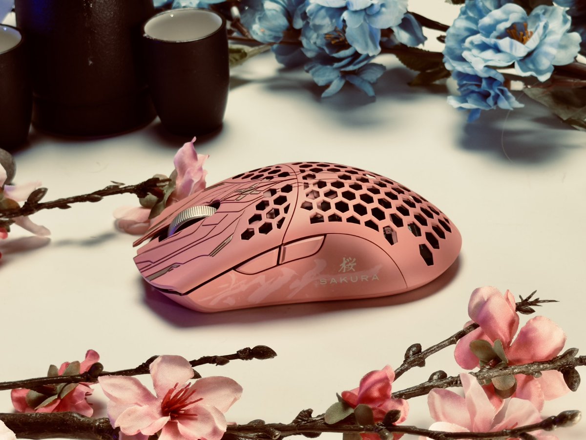 EvertechReviews's tweet image. Finalmouse ULX Sakura is beautiful.