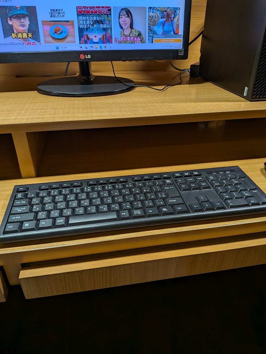 今回は大阪駅近辺にてキャンプを張る。ソファーだがブースは大失敗のようだ＿|￣|○ il||li