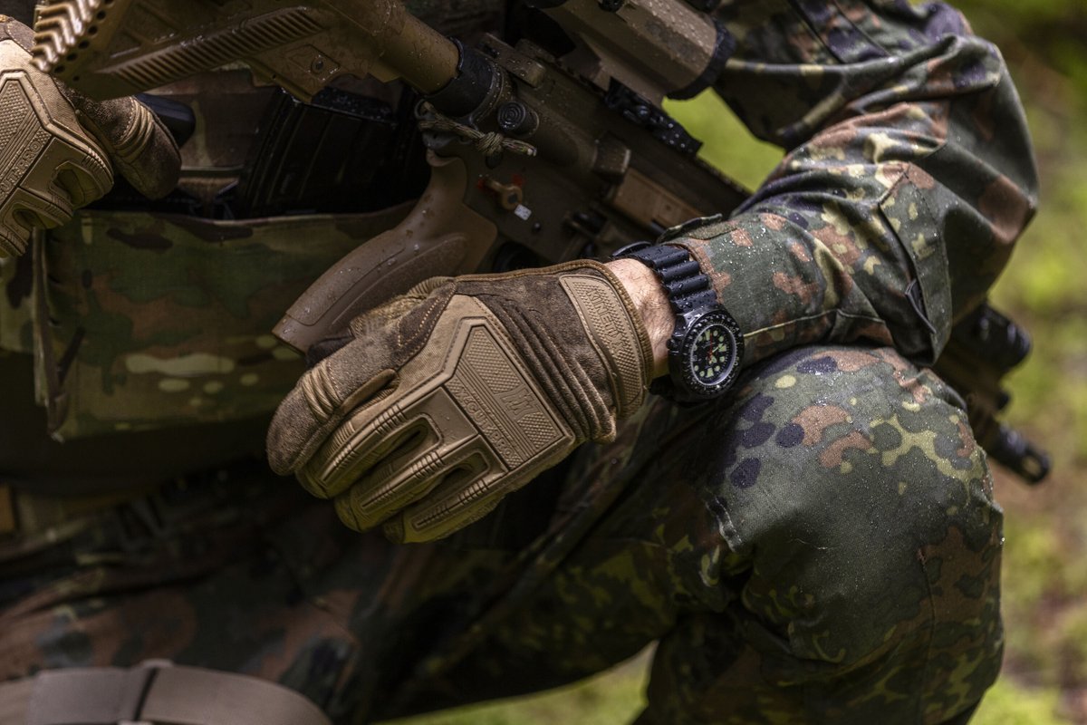 Bombfrog's tweet image. Im Einsatz zählt Unsichtbarkeit.
Smartwatches senden Signale &amp;amp; verraten deine Position.
Die Bombfrog Pro500: keine GPS-Spuren, keine Ablenkung – nur pure Verlässlichkeit.

#StayUnseen #Bombfrog #Pro500