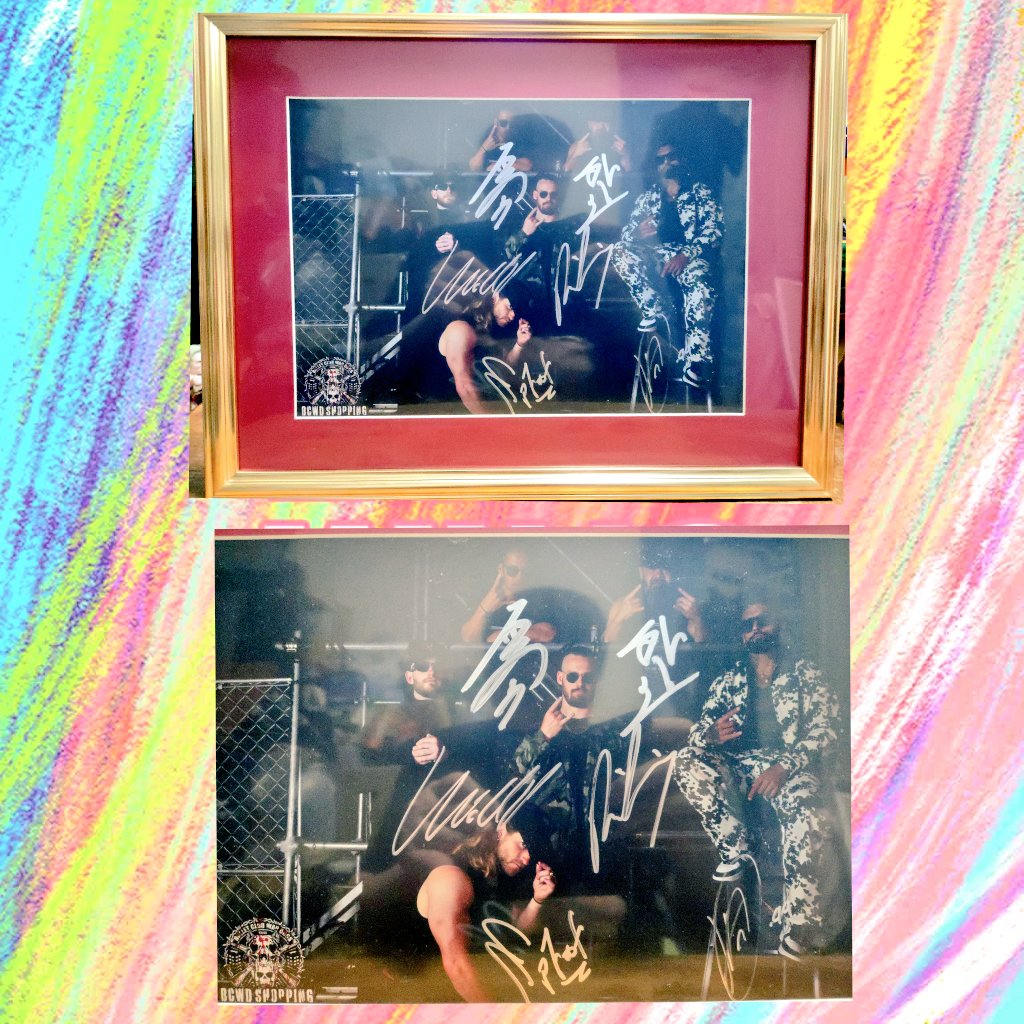 新日本プロレス WARDOGS サイン入ポートレート 新日本プロレスBULLET CLUB WAR DOGS直筆サイン寄せ書き額縁