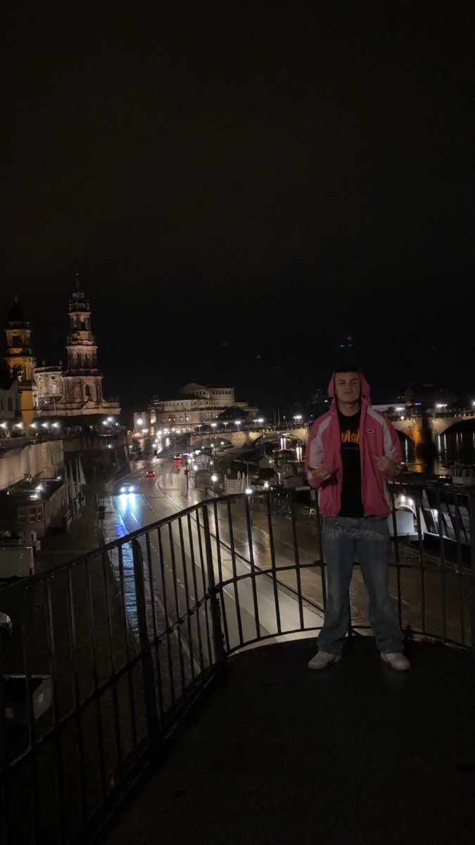 Morgen auf der VENUS in Berlin 🎪🔥 – wer von euch Sklaven wagt sich da blicken zu lassen? 👀🐀 Zeigt mir vorher schon euren Respekt 💸, sonst erkennt man euch nur als Abschaum im Publikum 🗑️.