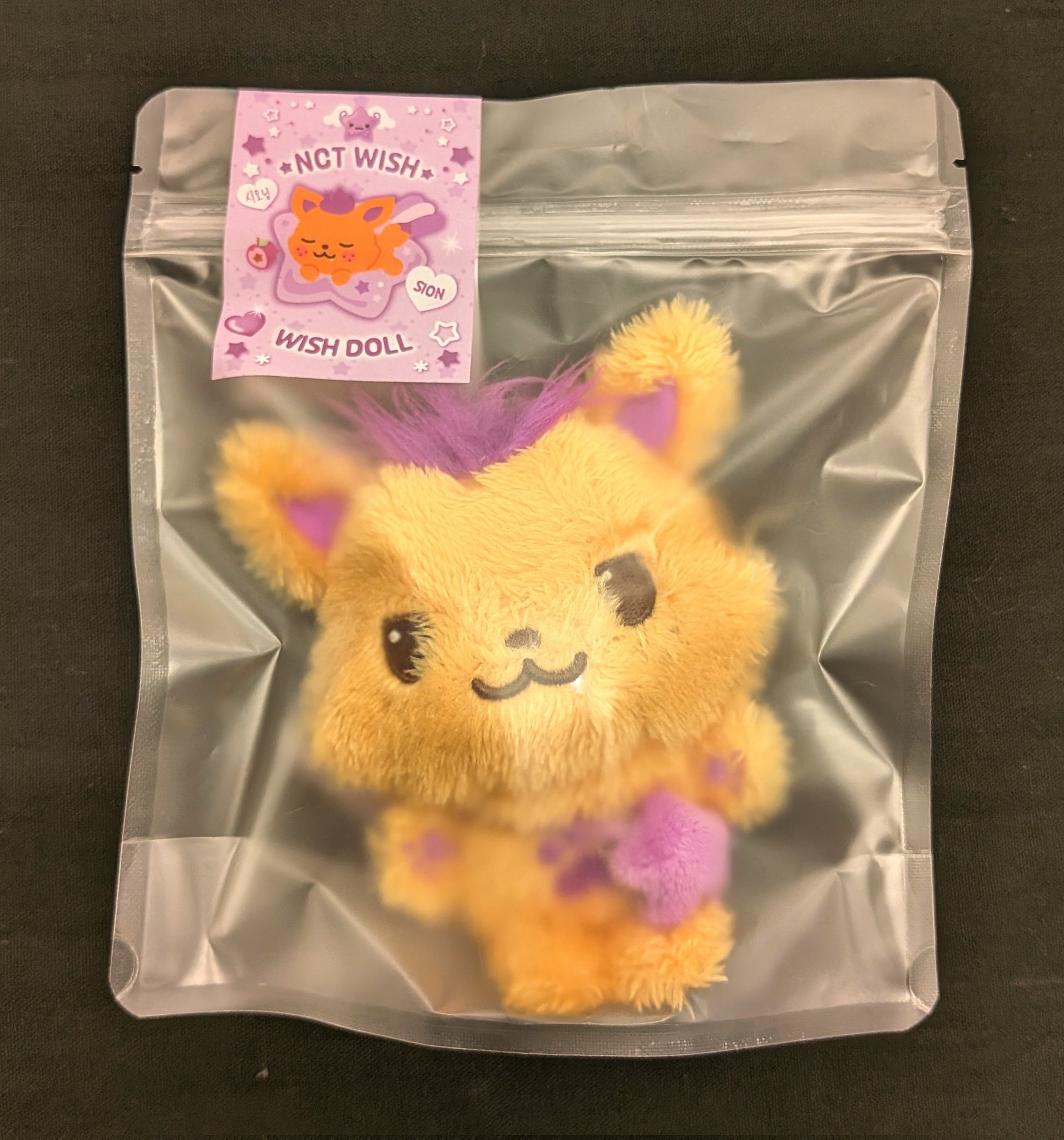 NCT wish シオン　シオニン キャラクター ぬいぐるみ バッグ トレカあり NCT WISH シオン シオニン ぬいぐるみ バッグ - メルカリ
