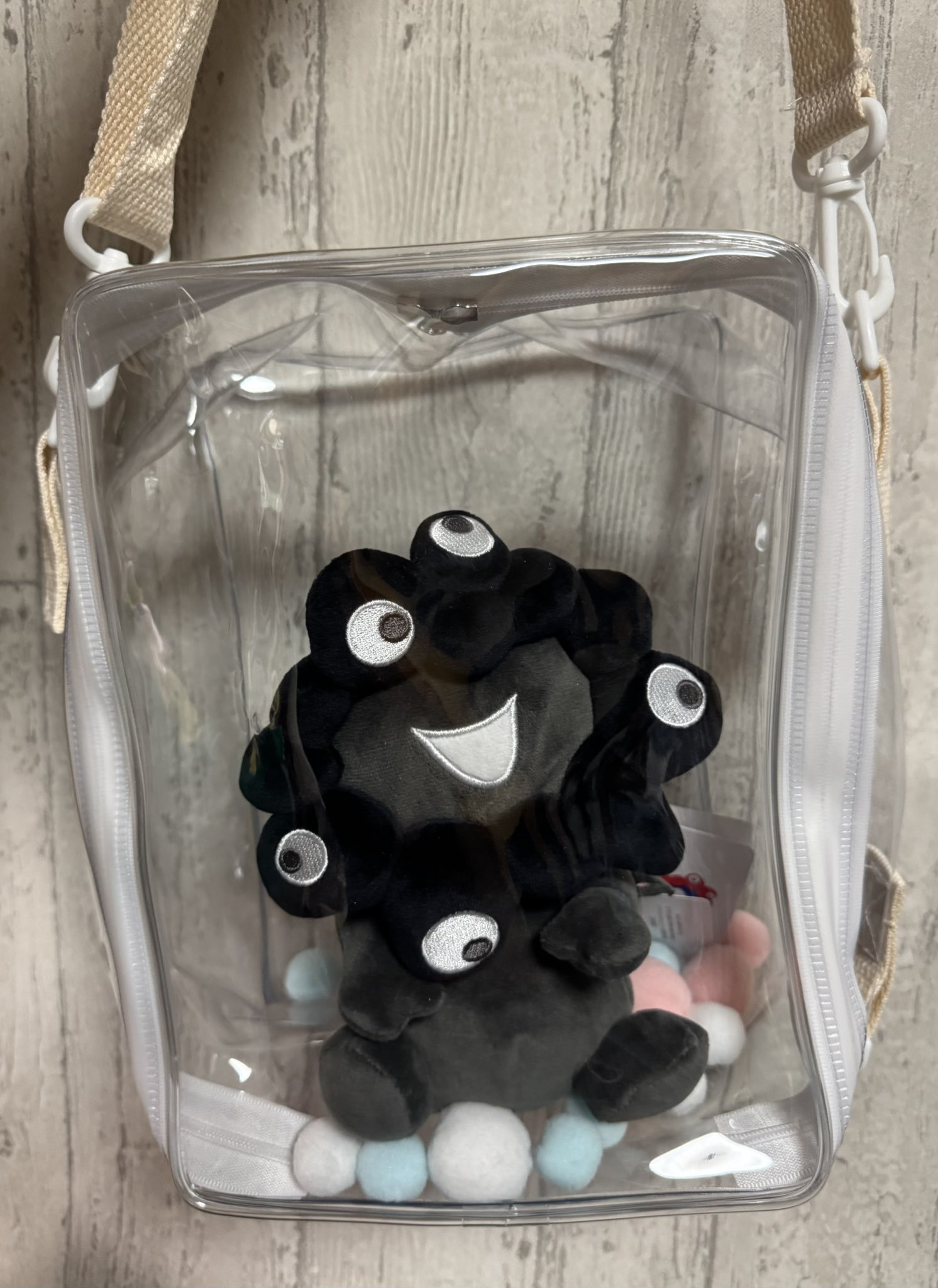 万博　限定　ミャクミャク 全身ぬいぐるみ　ポーチ 黒 黒ミャクミャクぬいぐるみ、万博会場内ストア限定で新登場