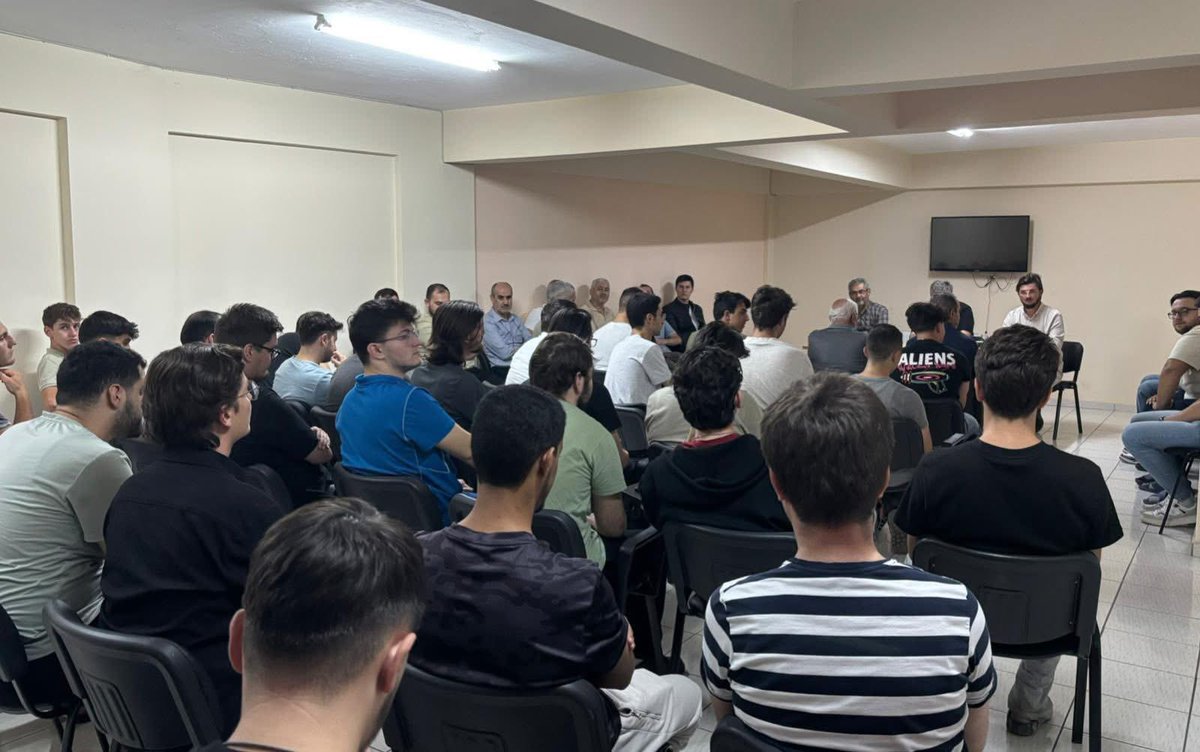 HasanGumusTR's tweet photo. Kış sezonu buluşmalarımız başladı. Öğrenci kardeşlerimizle Murat Hüdâvendigâr'da, Kadîm dostlarla Mimar Sinan'da buluştuk. Kutlu Doğum'un 1500. Yılında daha bir heyecanlı, daha bir umutluyuz. https://t.co/IDub9Xpi8z