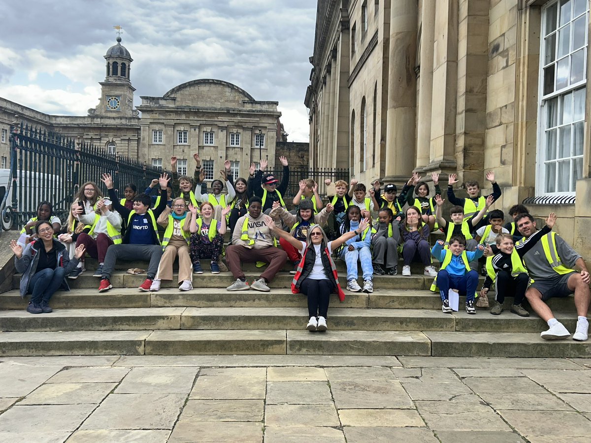 Our last photo in York before heading home 🚌✨ What a fantastic trip for 6M !!