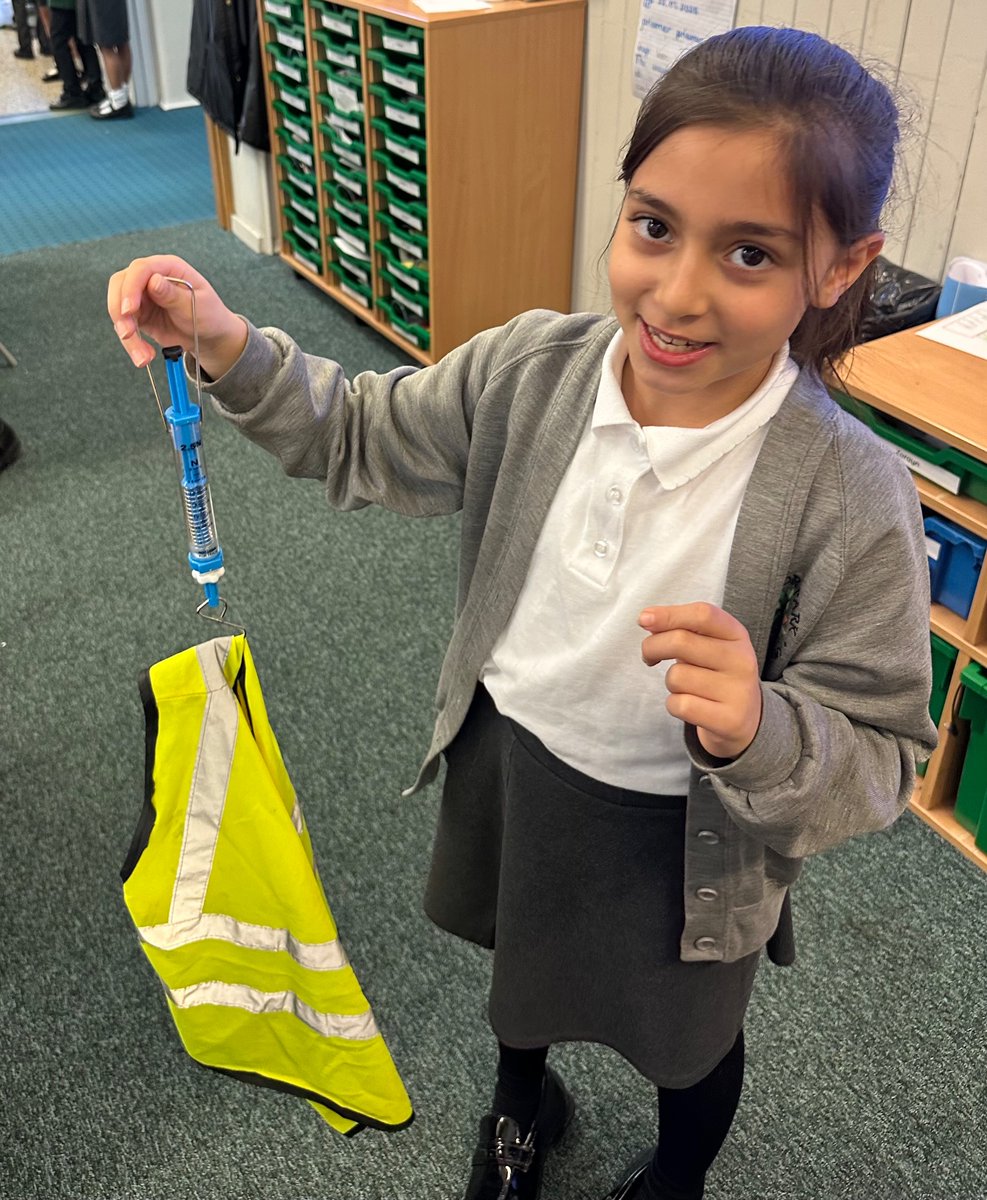 ManorParkSchSM1's tweet image. Year 5 enjoyed exploring the force metres yesterday in Science and were discussing the common misconception between weight and mass. Maybe they can tell you about it. ⚖️#WeAreLeo #MPPAscience