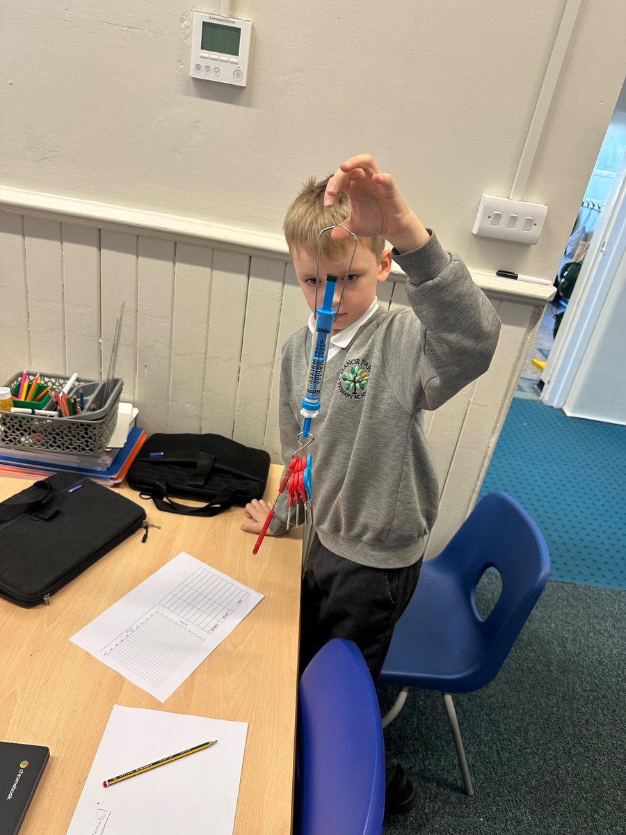 ManorParkSchSM1's tweet image. Year 5 enjoyed exploring the force metres yesterday in Science and were discussing the common misconception between weight and mass. Maybe they can tell you about it. ⚖️#WeAreLeo #MPPAscience
