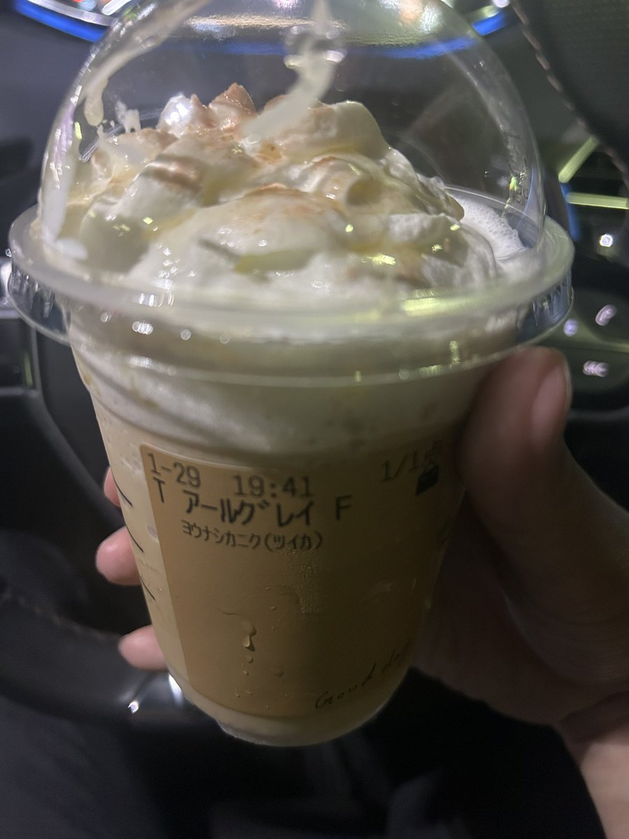 左手にクレープ
右手にフラペチーノ
そう、華金