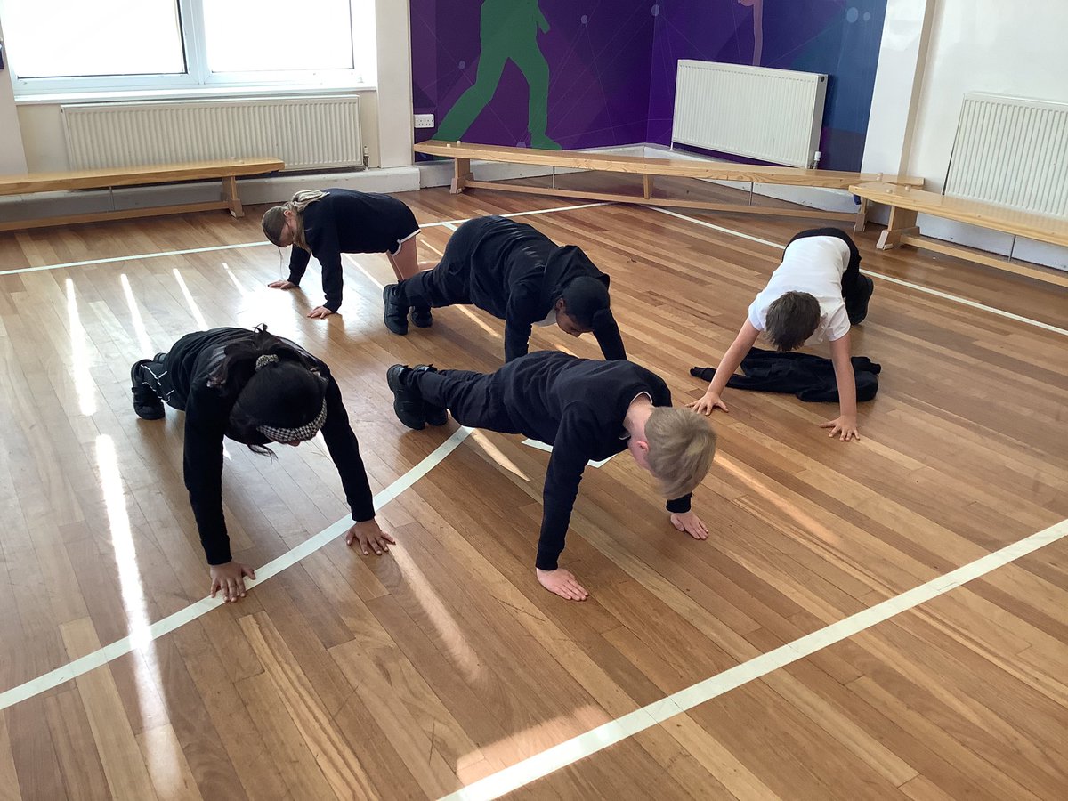 ReinwoodJuniors's tweet image. #RJS4B worked really hard on @FitnessDayUK, completing a fitness circuit in the hall as well as beating our previous record for the 1KM run! #RJSPE
