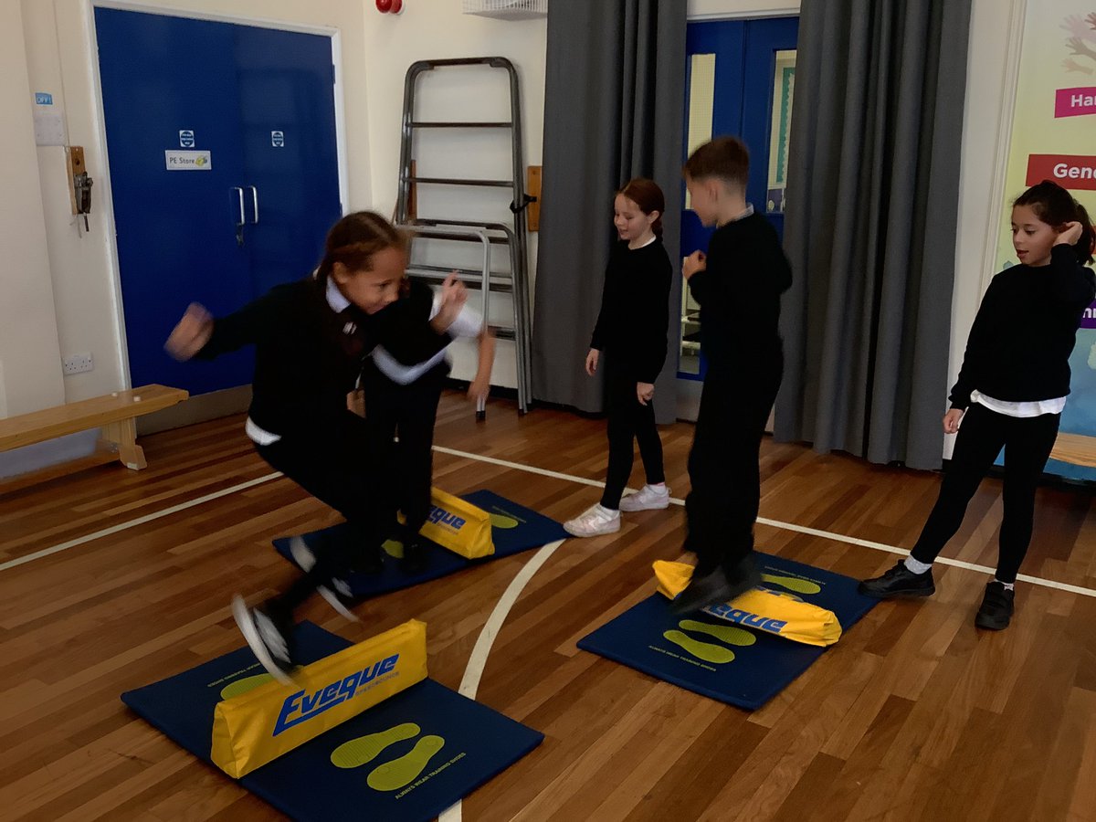 ReinwoodJuniors's tweet image. #RJS4B worked really hard on @FitnessDayUK, completing a fitness circuit in the hall as well as beating our previous record for the 1KM run! #RJSPE