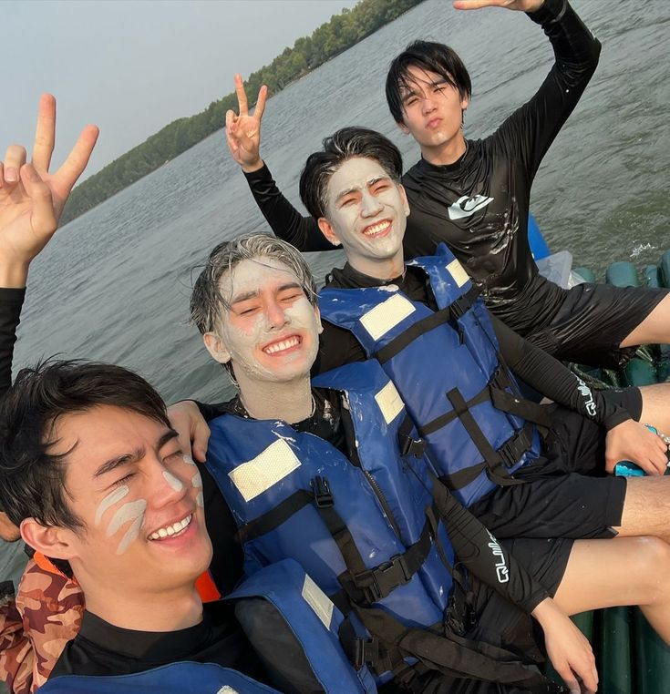 praying circle:

                    🕯        🕯 
           🕯                           🕯
                   hia gang in
       🕯       one series        🕯
                 for gmm2026
           🕯                            🕯
                    🕯         🕯