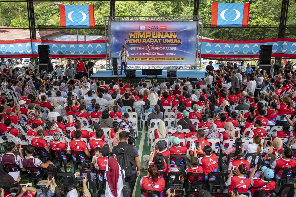 anwaribrahim's tweet image. Saya kemudiannya bersama-sama para penggerak KEADILAN Sabah dalam Himpunan Temu Rapat Umum sempena 27 Tahun Reformasi.

Dalam ucapan, saya menegaskan bahawa seorang pemimpin mesti sentiasa meletakkan kepentingan rakyat di hadapan. Jangan ada pemimpin yang tamak membolot kekayaan…