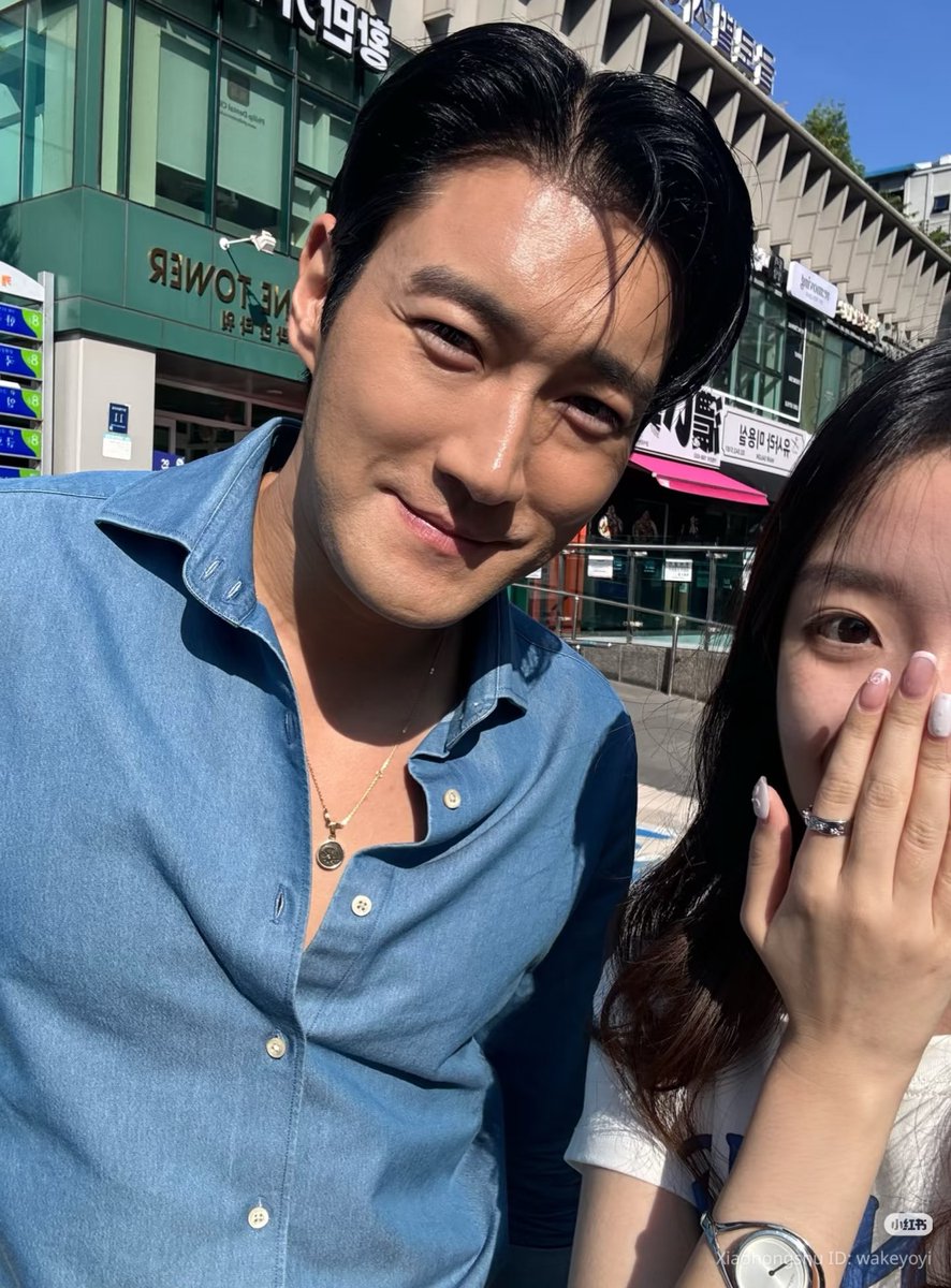 wonniemallow's tweet photo. 250926 
Someone encountered SIWON in Seoul today

The OP said he was kindly accepted OP's request for a selfie and very friendly with smile on his face 😊

🔗https://t.co/8kqnE5PfK1 
#시원 #SIWON #최시원 #CHOISIWON 
@siwonchoi https://t.co/r5hyeLBSAm