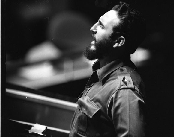 ¡Desaparezca la filosofía del despojo, y habrá desaparecido la filosofía de la guerra!, dijo #Fidel ante la ONU, hace 65 años. 
Hoy, cuando el espíritu guerrerista del imperialismo amenaza la paz de Nuestra América, sus palabras resuenan con plena vigencia. 

#100AñosConFidel