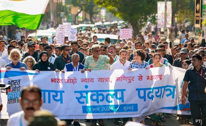 KumarSahil30's tweet image. वीपी सिंह के रोल में @RahulGandhi ? या @NitishKumar स्वादअनुसार नमक !

Rahul Gandhi ने बिहार चुनाव की घोषणा के ठीक पहले एक बड़ा मास्टरस्ट्रोक खेला है, जहां सीडब्लूसी की मीटिंग के बहाने देश की सबसे बड़ी आबादी ईबीसी/एमबीसी के लिए बड़ा ऐलान किया है। @Allavarकी अगुवाई में जब ये घोषणा…