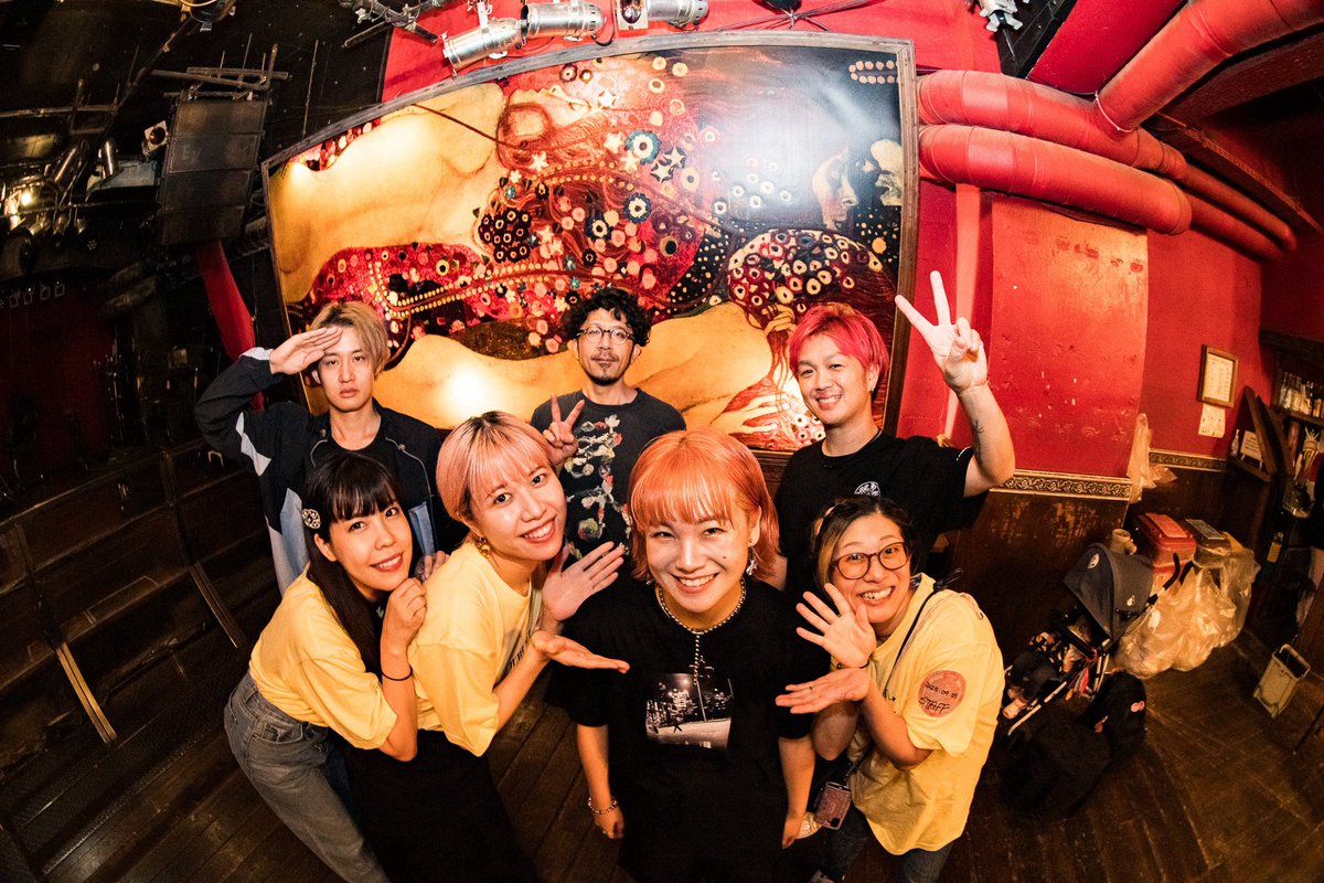 mitsuko_ssw's tweet image. 9/25(Thu)渋谷Star lounge
mitsuko 初Band編成 one-man live🥁🎸

Vo,Pf mitsuko
Gt,Mani @k_gt_yuta 
Dr @tkhs_yosuke 
Bass @mkys112 

Specialな夜を作ってくれたみんなと🤝🏻
サプライズ嬉しすぎたなぁ🎂🧡

📸 by @Hir_photograph