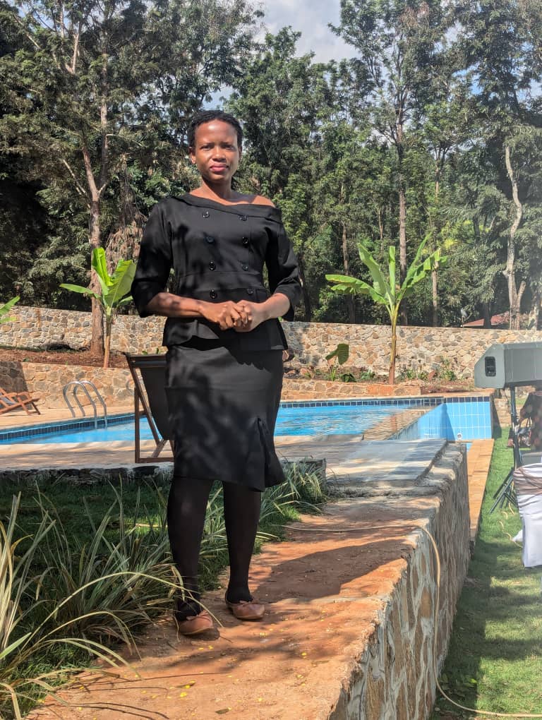 Never wrestle with pigs,You both get dirty and the pig likes it.
Remember to sunshine all the time,makes a desert.
Avoid pigs!!😊
TGIF
September to remember🙏.