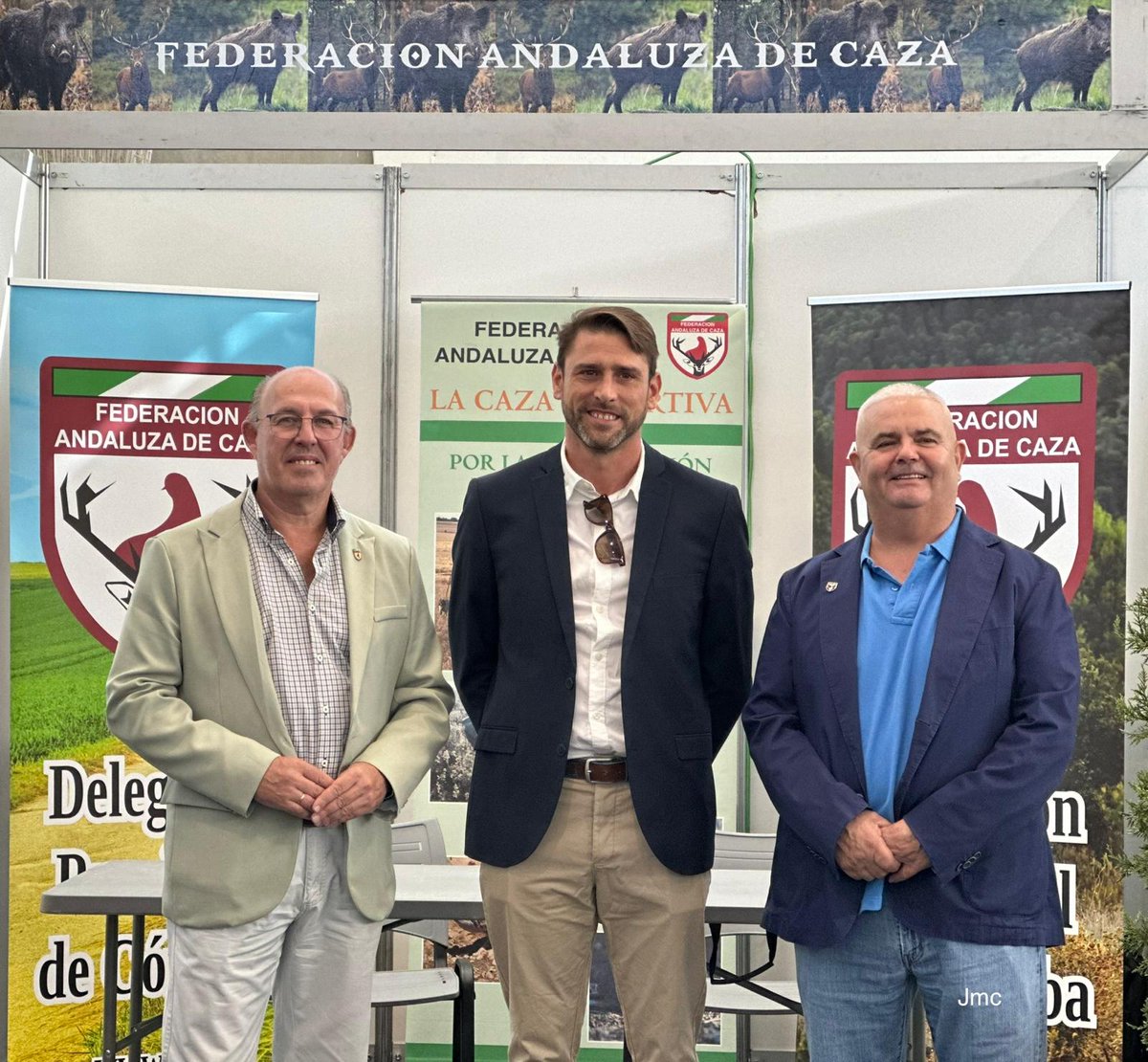 andaluciacaza's tweet photo. 🔴La FAC no para‼️También está presente en la V Feria de la Montería, cita que se celebra en #Obejo (Córdoba) desde hoy y hasta el 28 de septiembre. Asiste el delegado provincial de la FAC en Córdoba, José Manuel Labrador Béjar, que ha recibido al alcalde https://t.co/5G0fHP8AYn