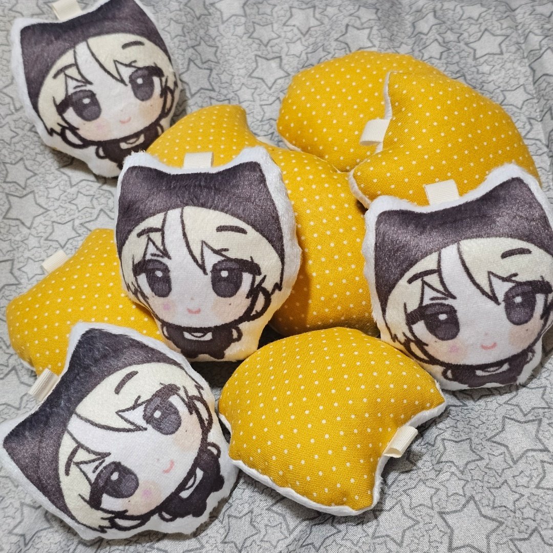 2025 ZEROBASEONE WORLD TOUR
[𝗛𝗘𝗥𝗘&amp;𝗡𝗢𝗪] IN SEOUL

#RT 추첨 2분께 지웅 쿠션키링 나눔합니다 !
중콘 현장수령만 진행하니 참고 부탁드립니다 🥹