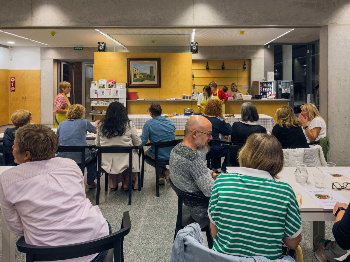 🍂 Continuem gaudint de la Fira de Tardor amb el menú especial que ha preparat l’ Ateneu de la Dona de Vilablareix
🍻 Demà seguim amb un tast de cerveses artesanes.
🎶 I recordeu: dissabte ens espera l’Escala Birres i el concert d’ @apaloseco.music
No us ho perdeu!