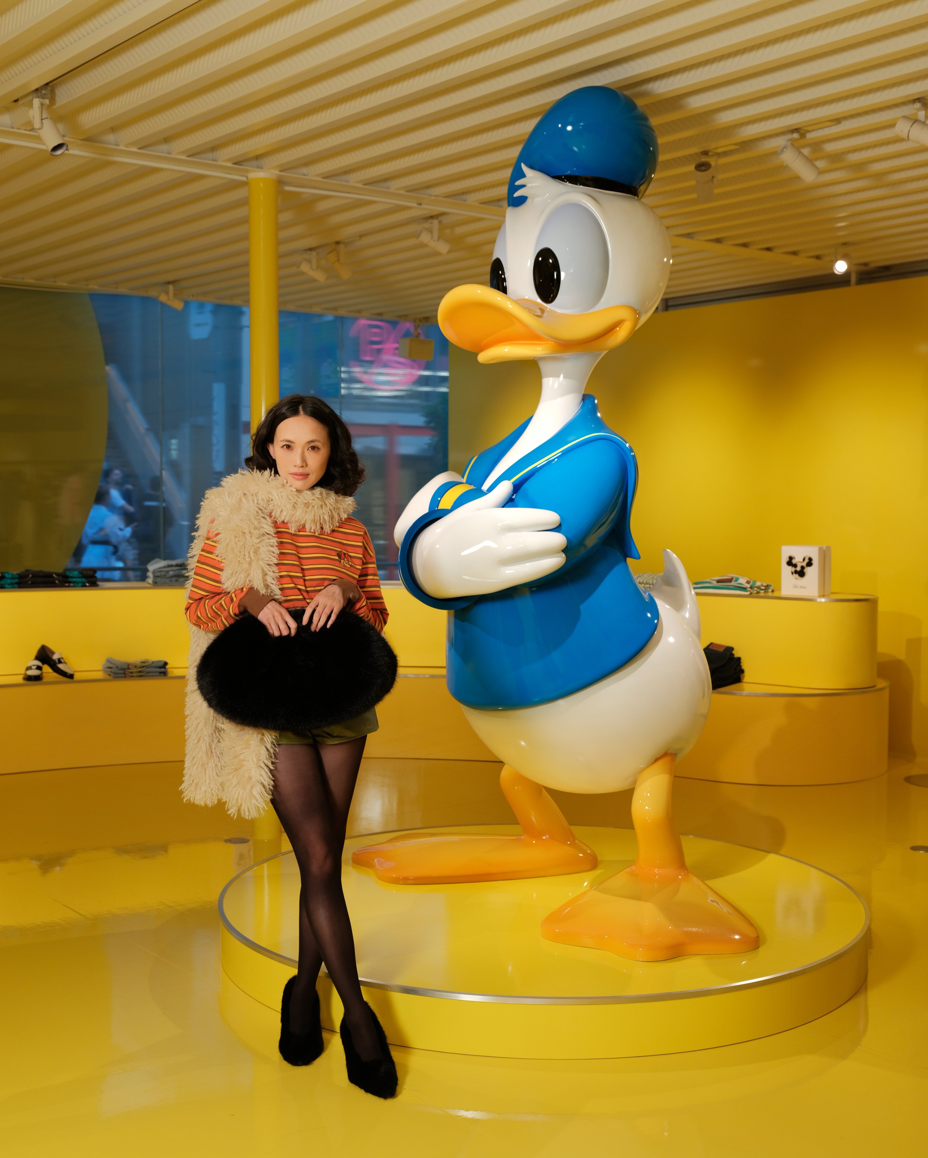 新品】ZARAミッキープルートVネックセーター ZARAのフリマアイテム一覧