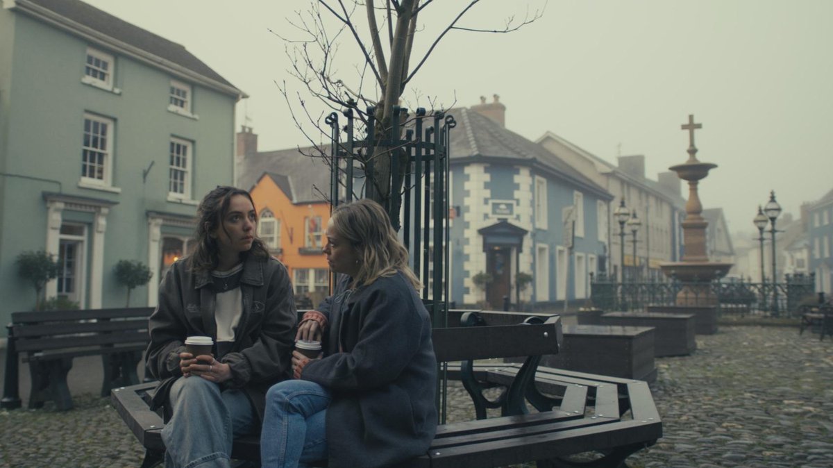 Episode 4 of #YGolauDŵr drops tonight at 9PM on <a href="/S4C/">S4C 🏴󠁧󠁢󠁷󠁬󠁳󠁿</a>.

Secrets crack open, loyalties are tested, and nothing is as it seems…