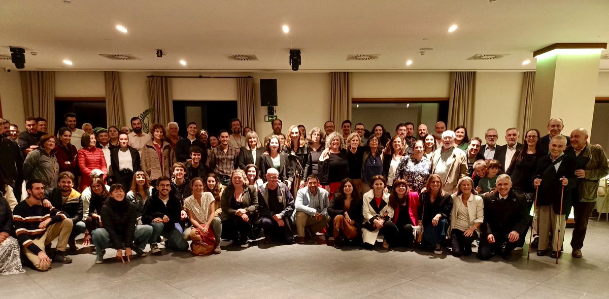 SEEPastos's tweet photo. Foto d familia de la 63 Reunión Científica d la Sociedad Española d Pastos #pastos2025 #SEPastos2025 (y faltan congresistas!) Otro año más, un excelente foro de intercambio, aprendizaje, debates...sobre servicios ecosistémicos de #pastos. Volvemos en #pastos2026 en S Guadarrama! https://t.co/VztbaaY4Y7