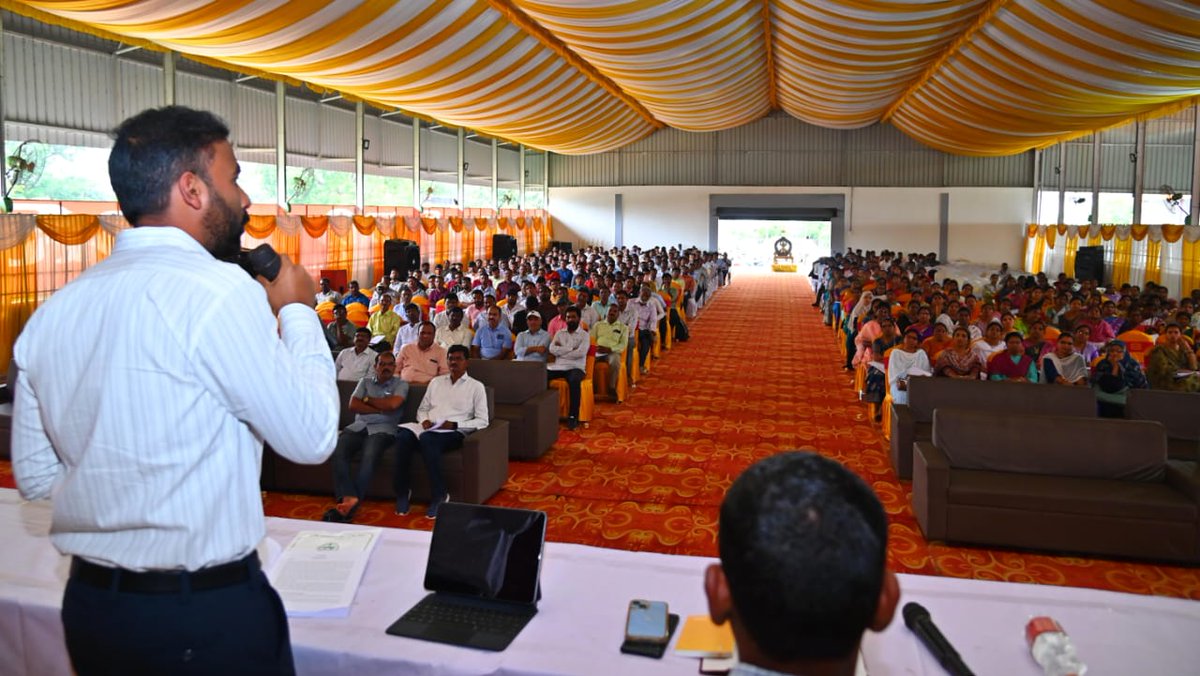 *"స్థానిక" ఎన్నికలు సమర్థవంతంగా నిర్వహించాలి.* :*•జిల్లా కలెక్టర్ బి. సత్యప్రసాద్*

 ప్రిసైడింగ్ అధికారులు, అసిస్టెంట్ ప్రిసైడింగ్ అధికారులకు శిక్షణ.
నిబంధనలు పాటిస్తూ స్థానిక సంస్థల ఎన్నికలను సమర్థవంతంగా నిర్వహించాలని కలెక్టర్ సత్యప్రసాద్ అన్నారు. 

శుక్రవారం మెట్టుపెల్లి