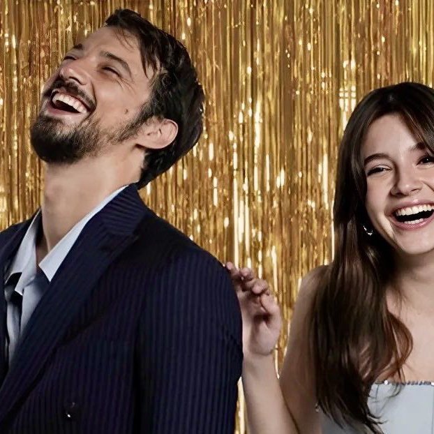 Şu temas pozunu verdiren yönetmenden Allah razı olsun