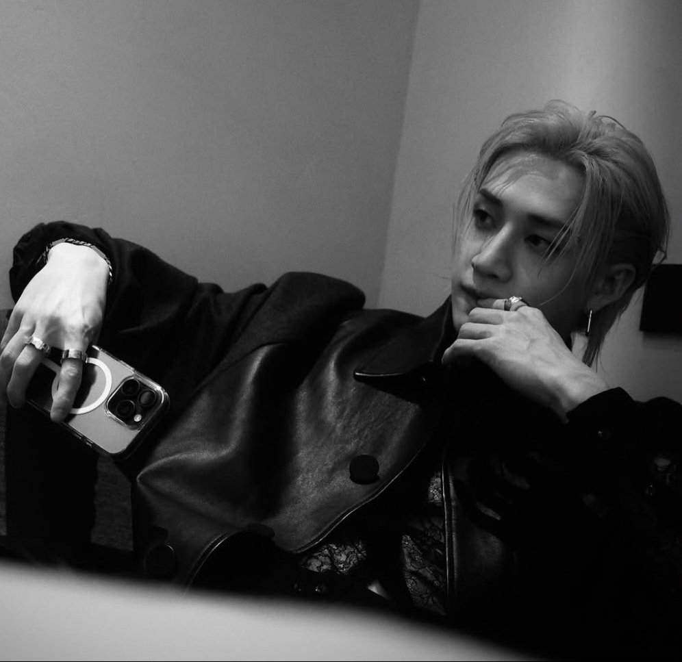 kotwkapeluszu's tweet image. [ 0926 ]  CHASE NEW POST 🩶
⠀⠀⠀⠀
Gonna miss this outfit so much,
I honestly felt like a prince in it.
⠀⠀⠀⠀
#WITCHY