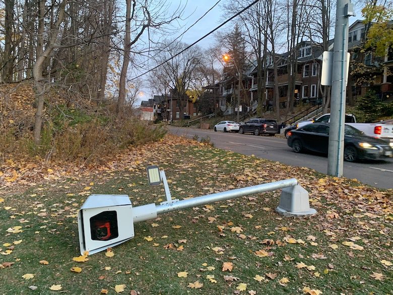 My latest, on photo radar: “There is something altogether creepy about the government in a free and democratic society surreptitiously snapping photos of people going about their business.” theglobeandmail.com/opinion/articl…