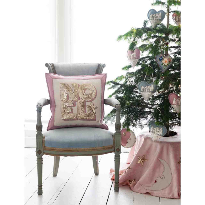 We're clearing out the closet to make room for our new Christmas 2025 collection, and offering some gorgeous festive cushions at half price or less. janconstantine.com/clearing-out-t…