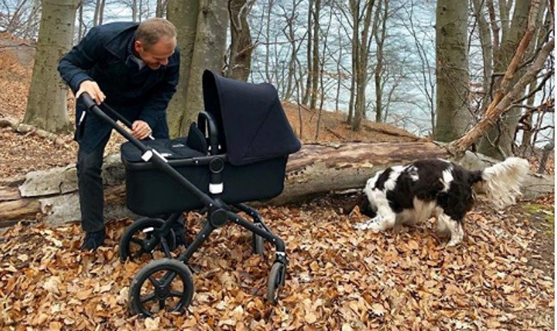 <a href="/donaldtusk/">Donald Tusk</a> Informacja dla <a href="/pisorgpl/">Prawo i Sprawiedliwość</a>
Uwaga, trudne.
Nie, tego postu nie pisał Panu Premierowi Radosław Fogiel. <a href="/donaldtusk/">Donald Tusk</a> naprawdę kocha ludzi i zwierzęta.
Nie ma za co.                               
#STOPŁańcuchom                                     
#RobimyNieGadamy                
🇵🇱🇪🇺