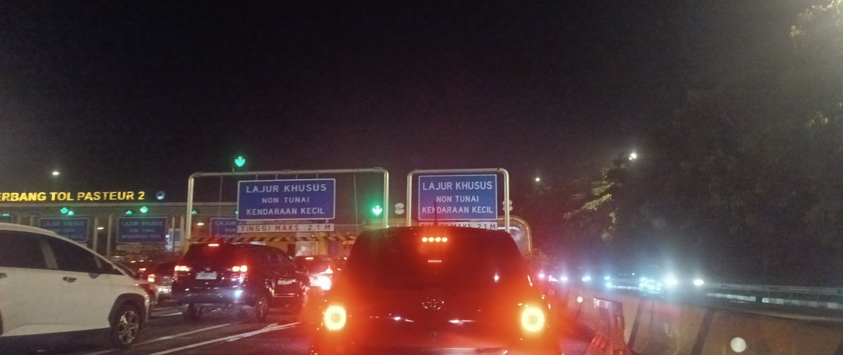 <a href="/PTJASAMARGA/">PT. JASAMARGA</a> 
GT Pasteur macet, apakah bisa dibantu petugas untuk menguraikan?
<a href="/RadioElshinta/">Radio Elshinta</a>
#infolalin